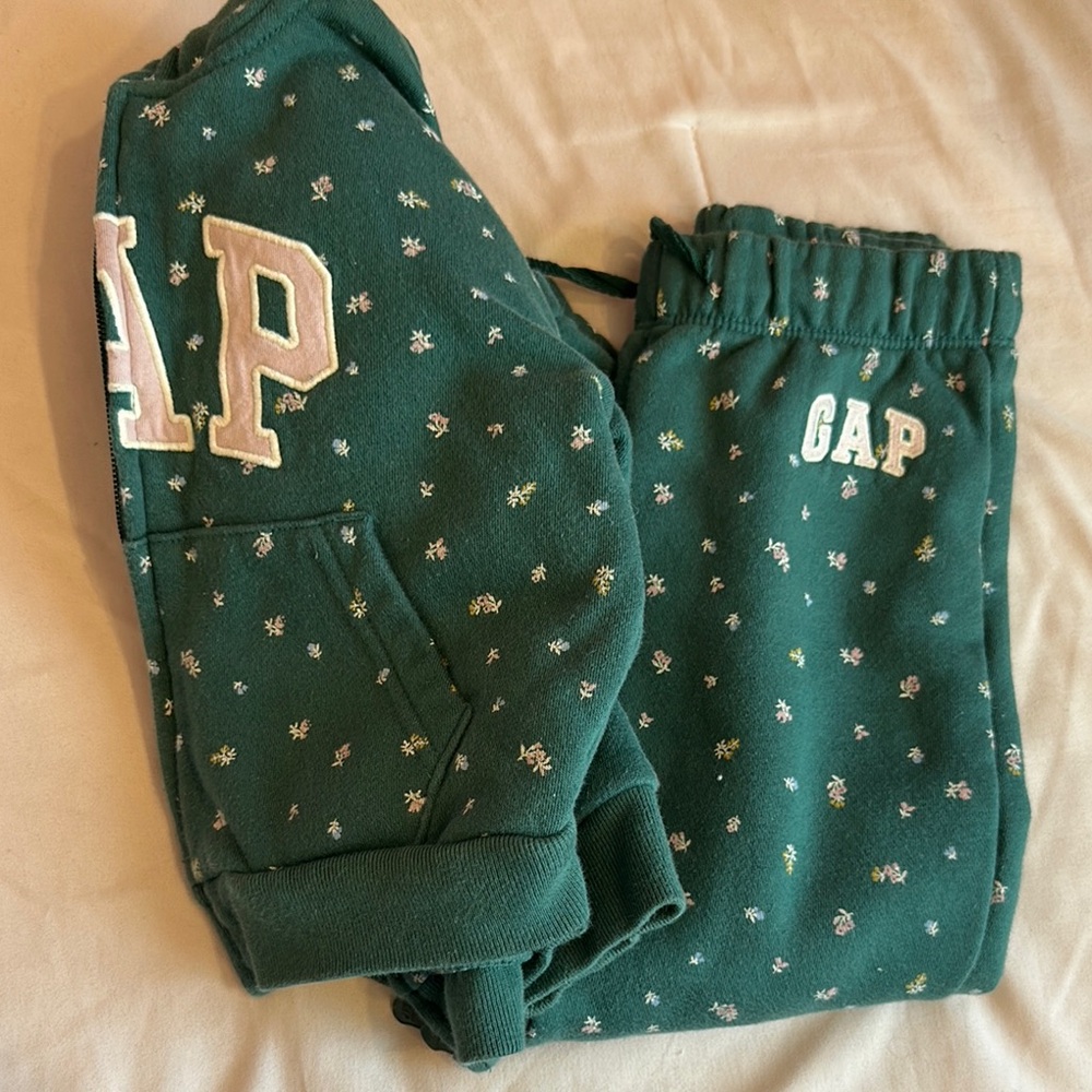 GAP Kids Teal Floral Joggers and sweater set